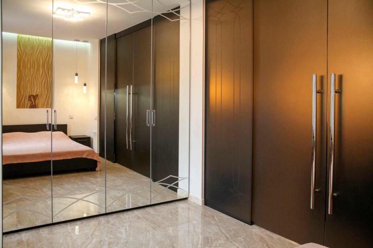 Apartment Luxe Paris Odessa Dış mekan fotoğraf